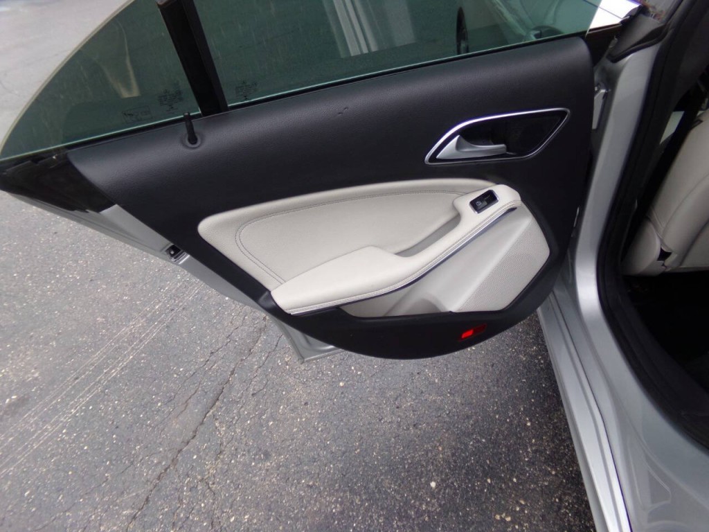 2014 Mercedes-Benz CLA-Class Image 17