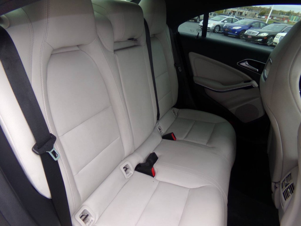 2014 Mercedes-Benz CLA-Class Image 21