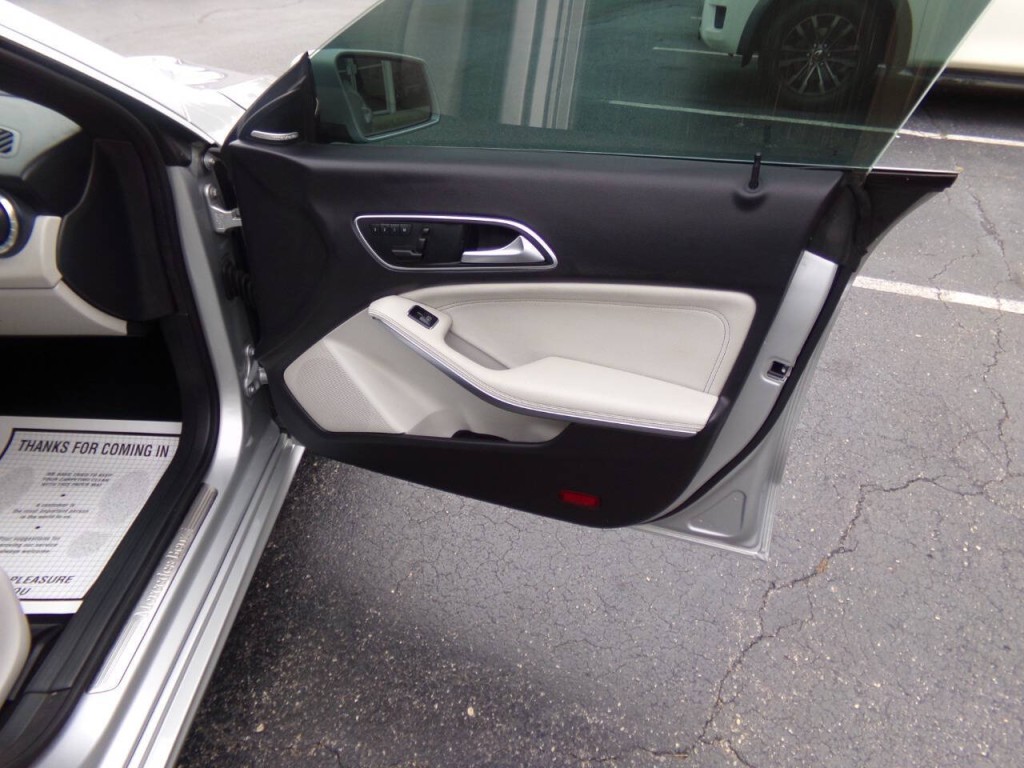 2014 Mercedes-Benz CLA-Class Image 27