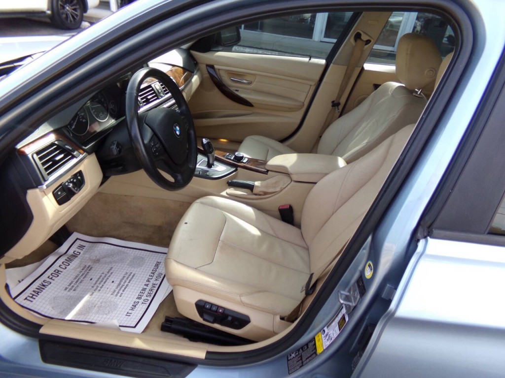 2013 BMW 3 Series Image 10