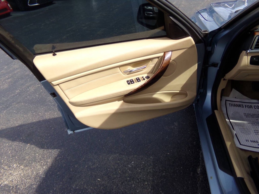 2013 BMW 3 Series Image 12