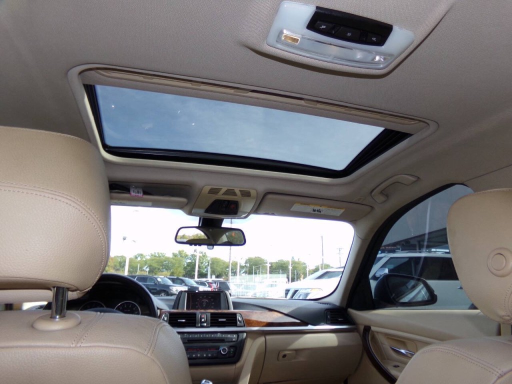 2013 BMW 3 Series Image 16