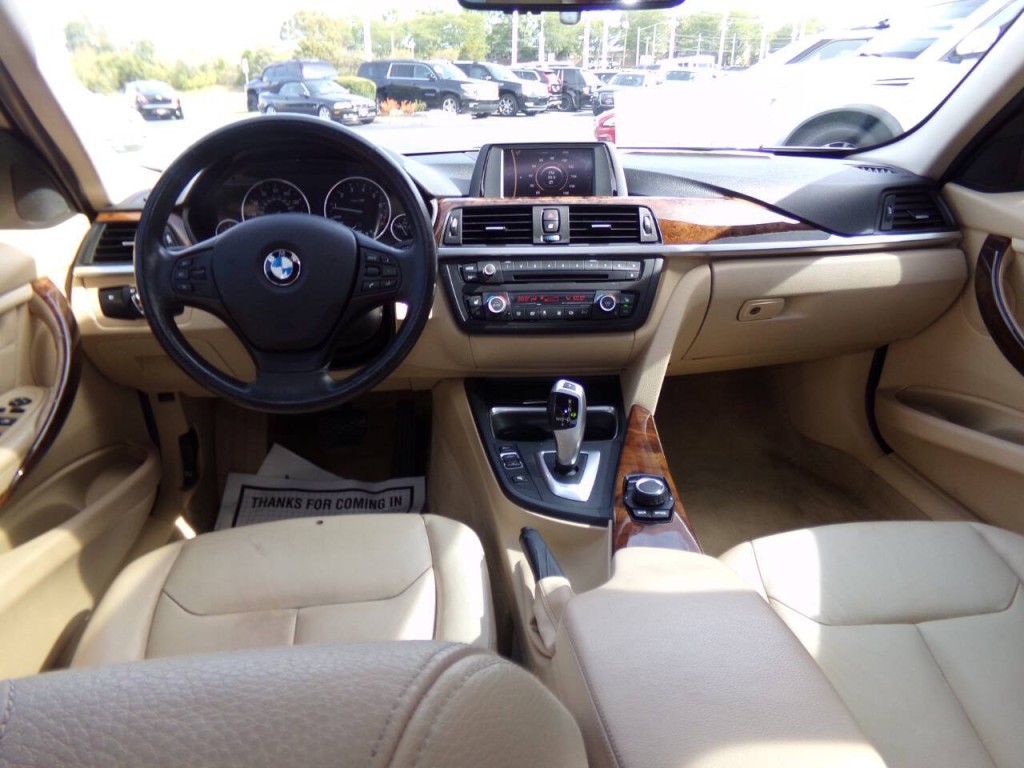 2013 BMW 3 Series Image 17
