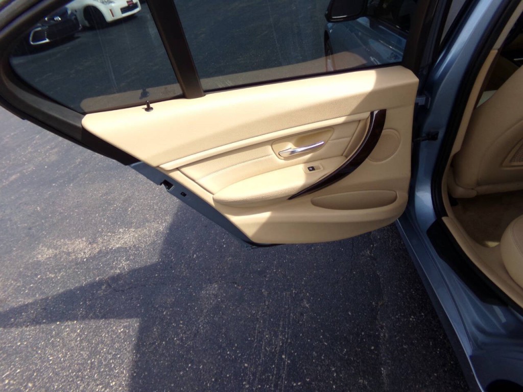 2013 BMW 3 Series Image 18