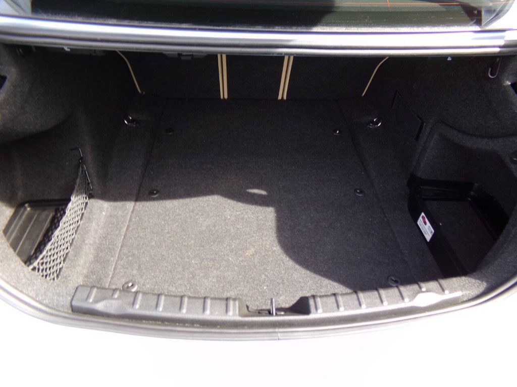 2013 BMW 3 Series Image 19