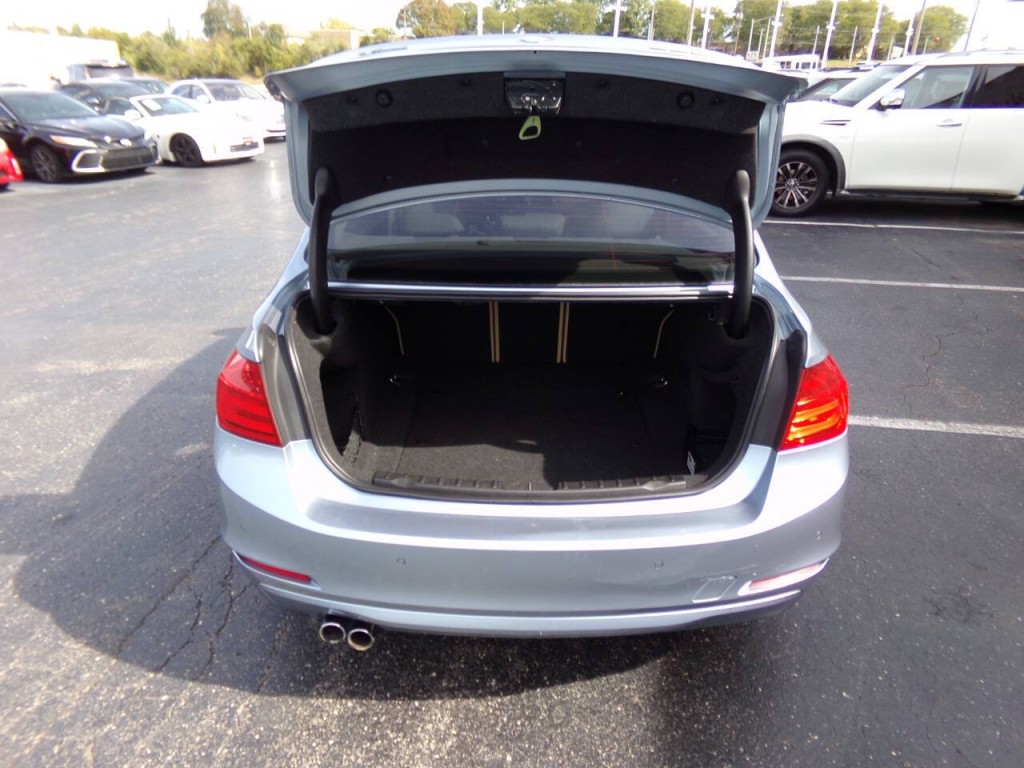 2013 BMW 3 Series Image 20