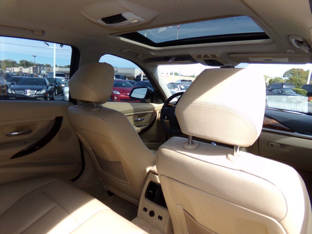2013 BMW 3 Series Image 23