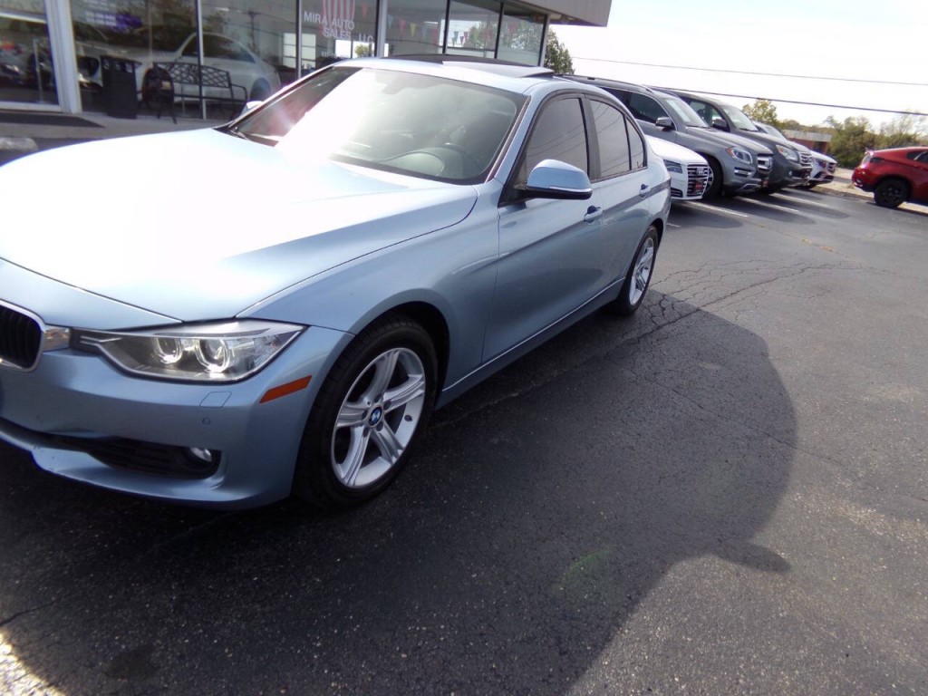 2013 BMW 3 Series Image 32