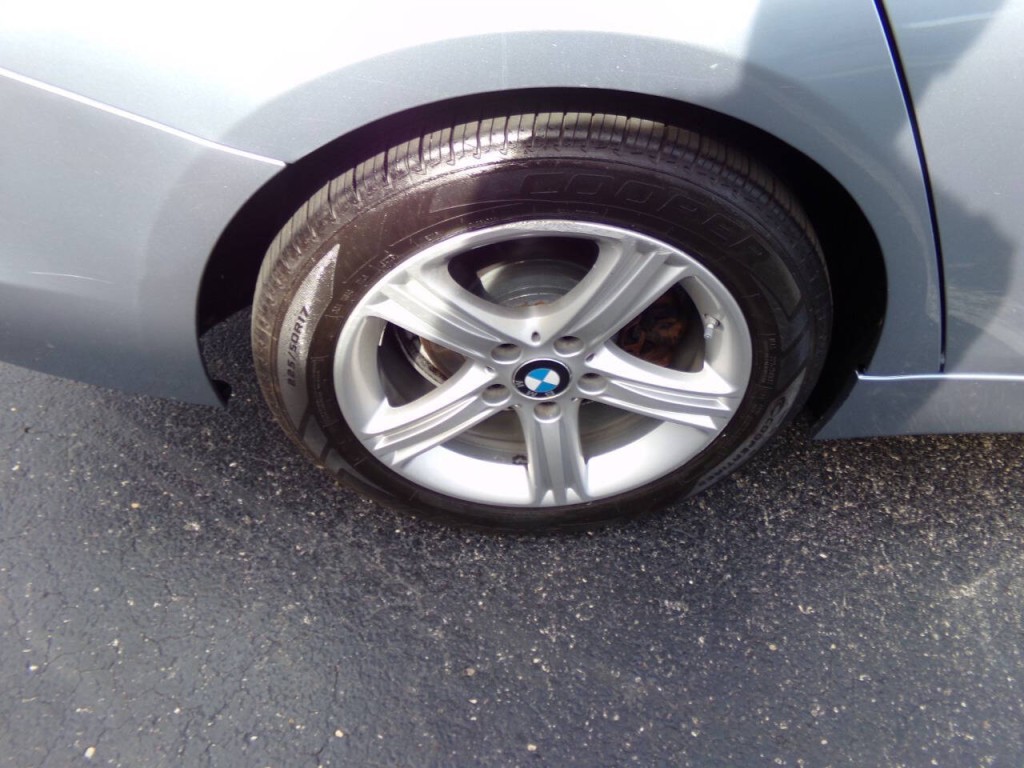 2013 BMW 3 Series Image 41