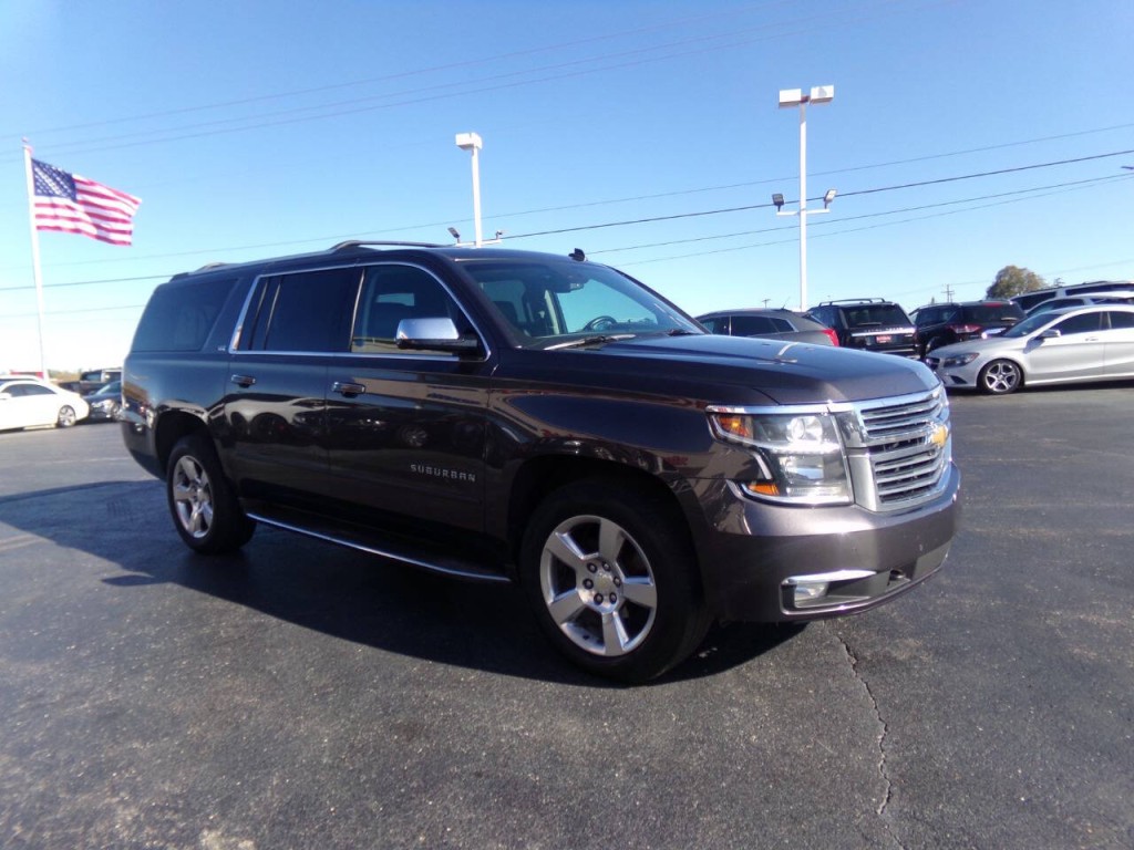 2015 Chevrolet Suburban Image 3