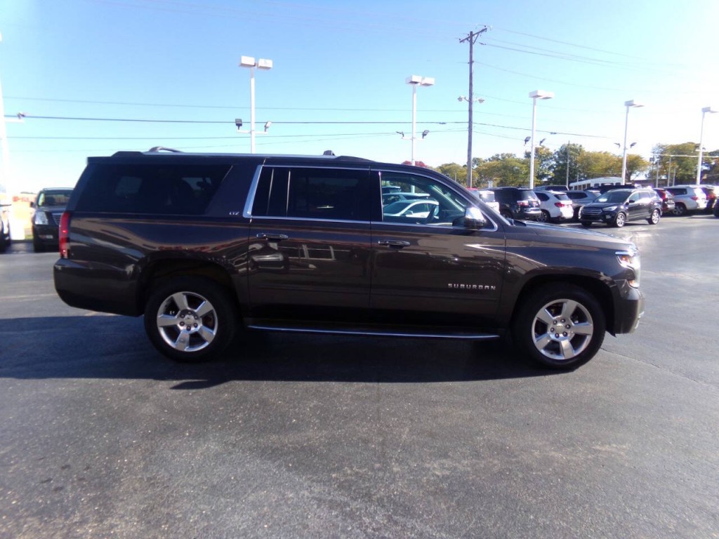 2015 Chevrolet Suburban Image 4