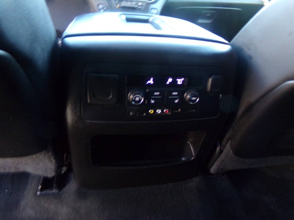 2015 Chevrolet Suburban Image 14
