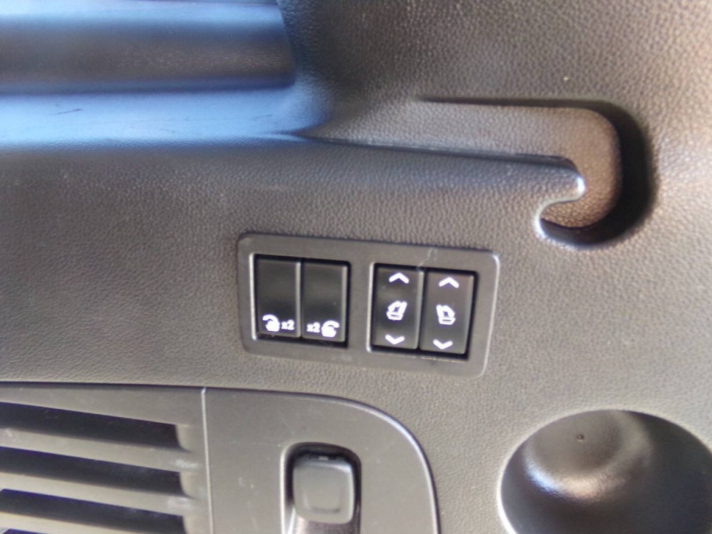 2015 Chevrolet Suburban Image 20