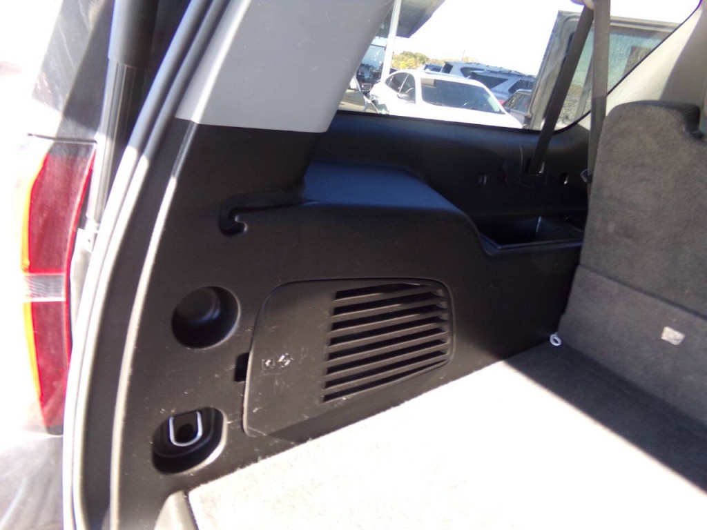 2015 Chevrolet Suburban Image 21