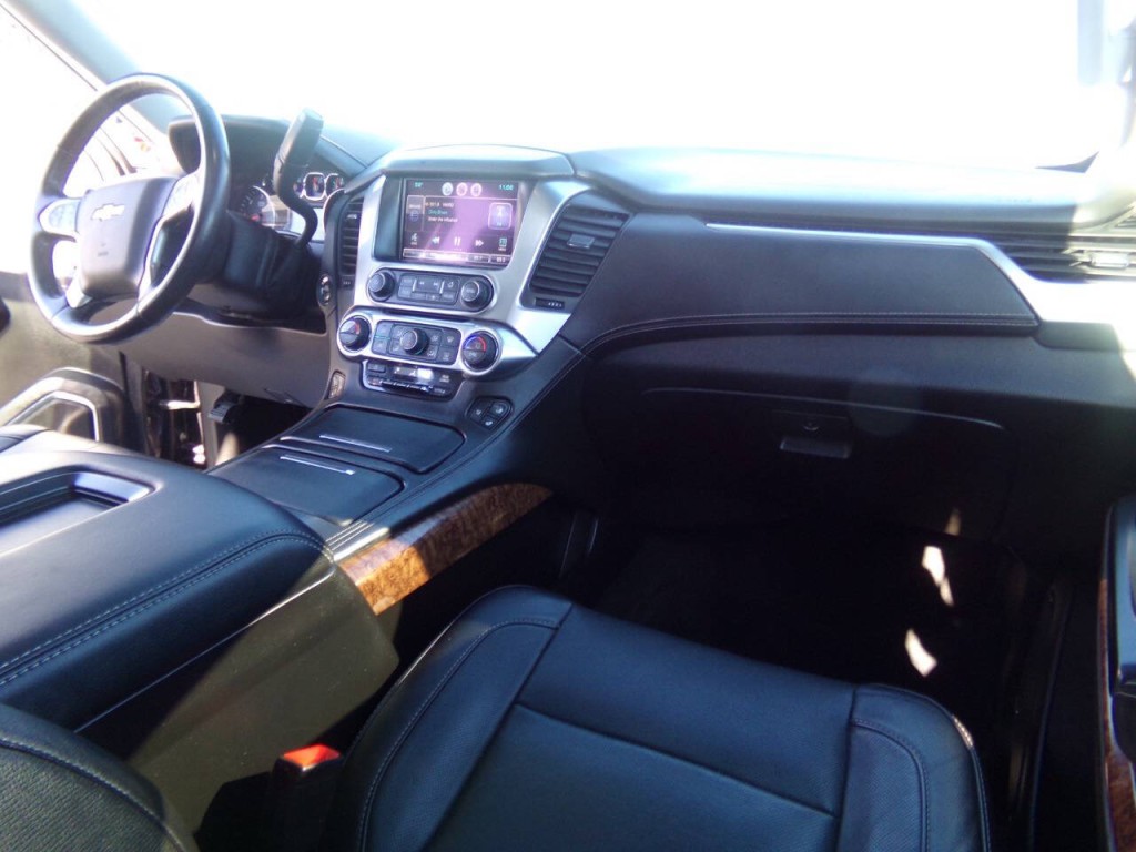 2015 Chevrolet Suburban Image 32