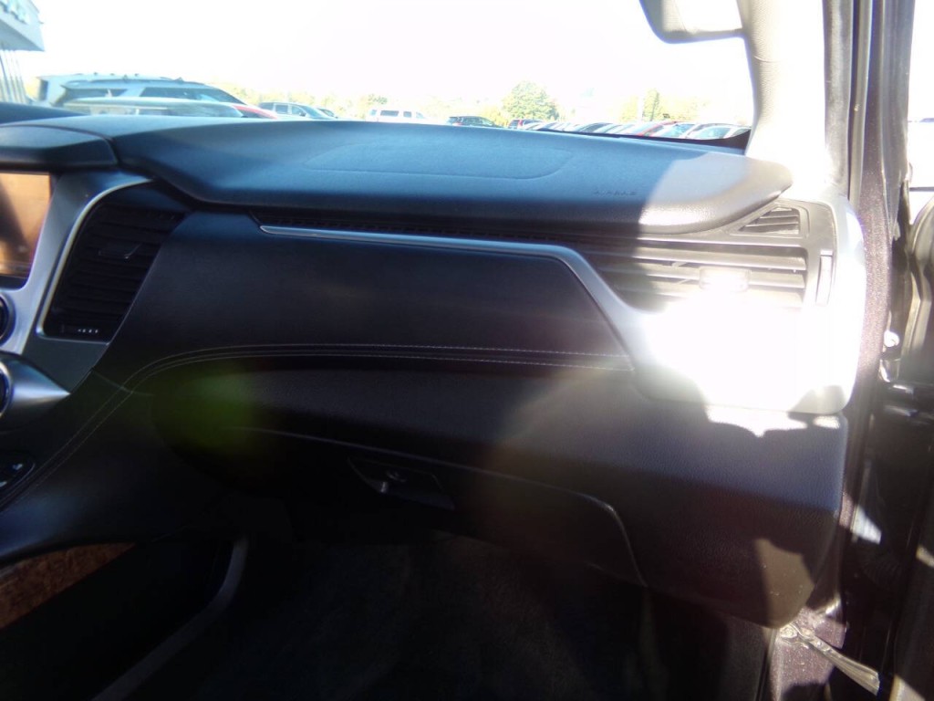2015 Chevrolet Suburban Image 35