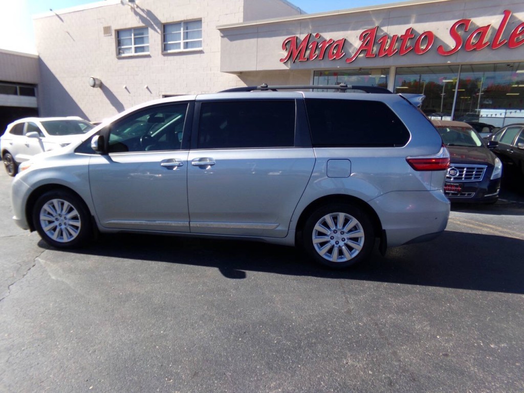 2015 Toyota Sienna Image 6