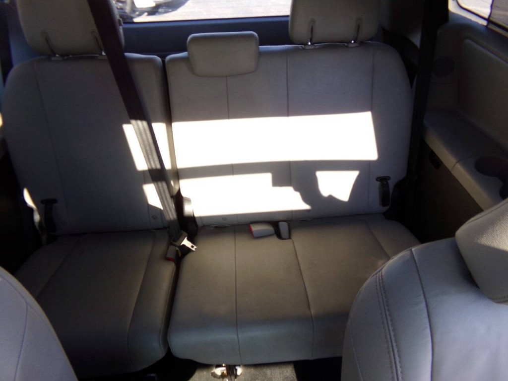2015 Toyota Sienna Image 11