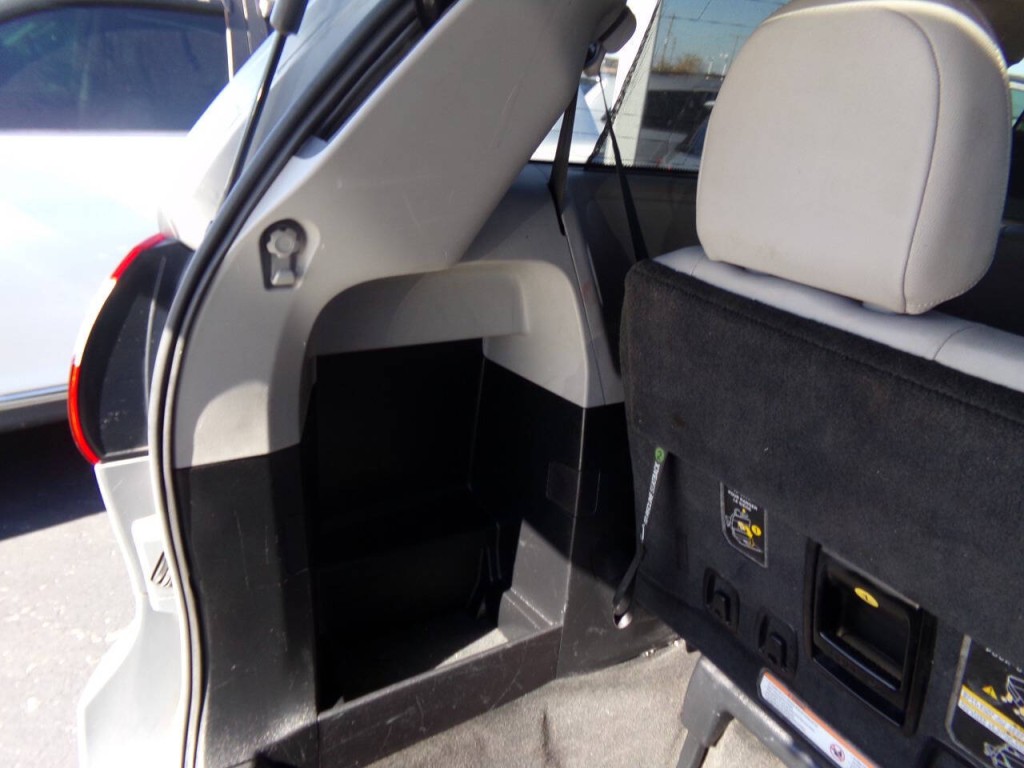 2015 Toyota Sienna Image 19