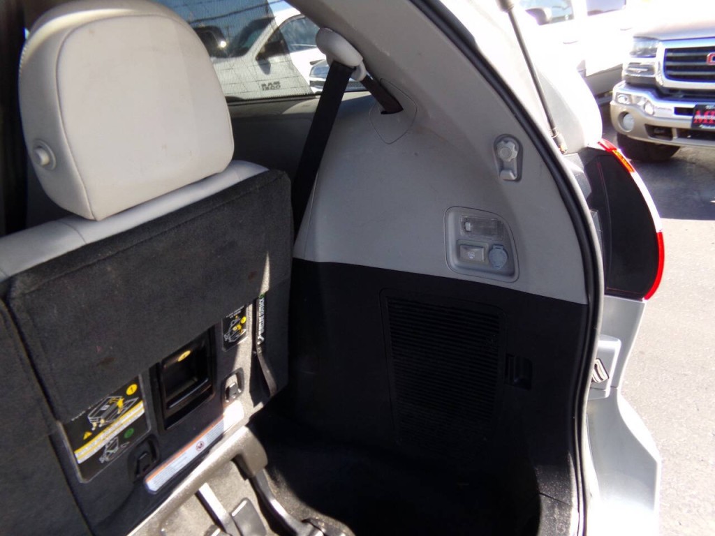 2015 Toyota Sienna Image 20