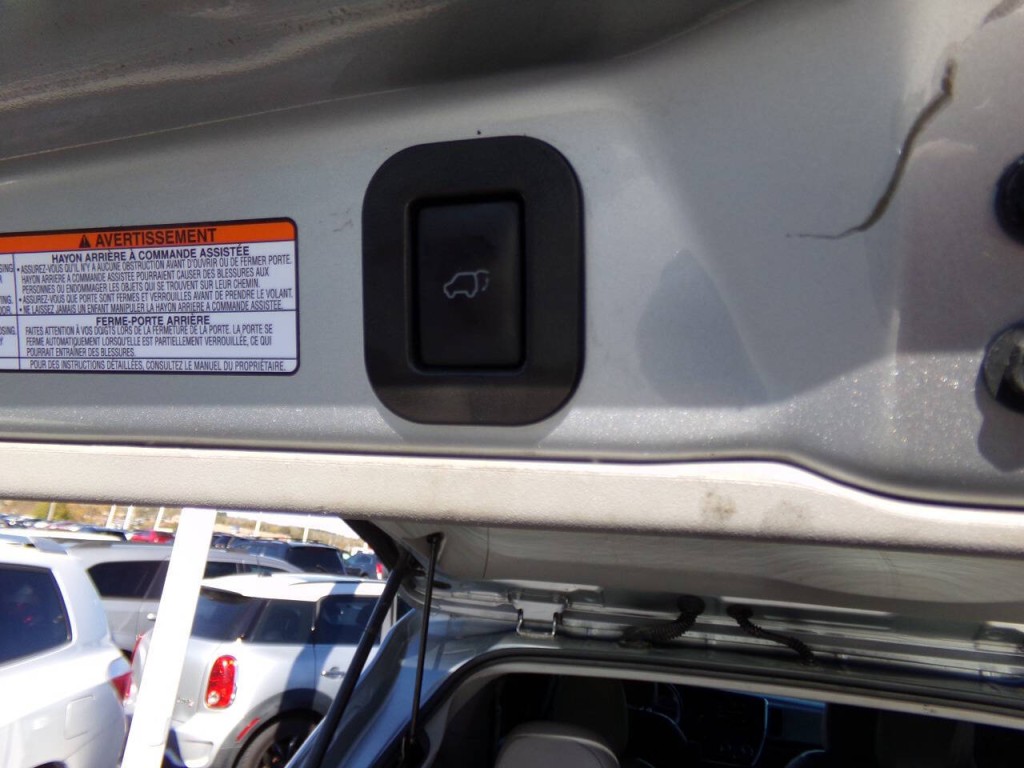 2015 Toyota Sienna Image 21