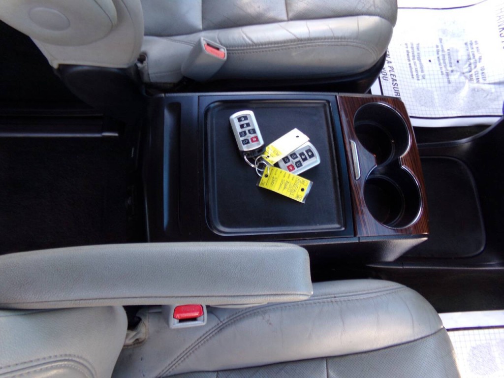 2015 Toyota Sienna Image 31