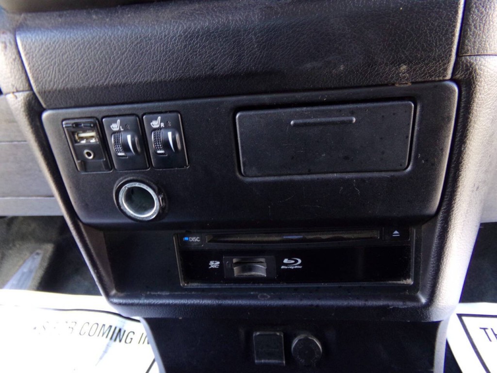 2015 Toyota Sienna Image 32