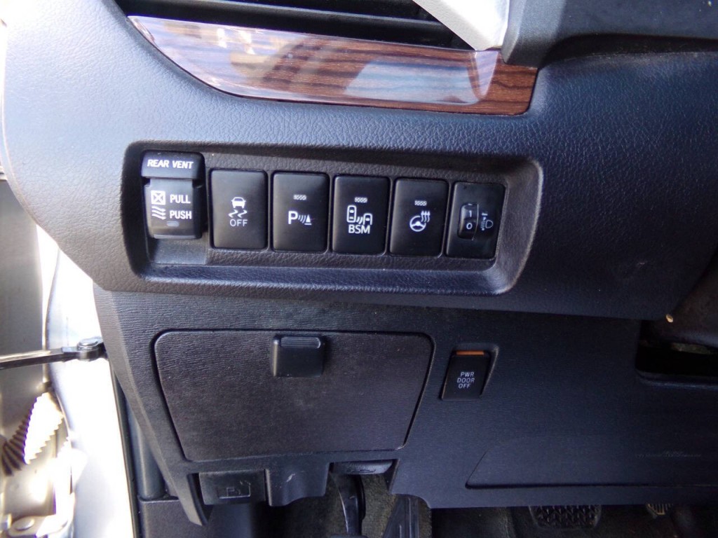 2015 Toyota Sienna Image 35