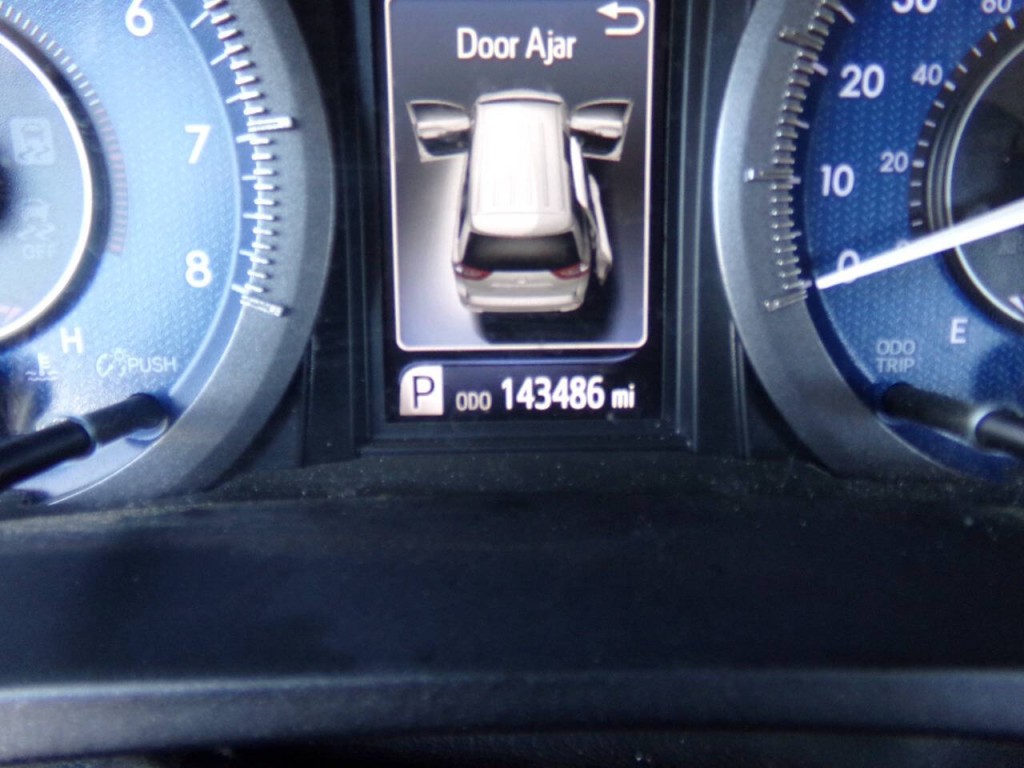 2015 Toyota Sienna Image 36