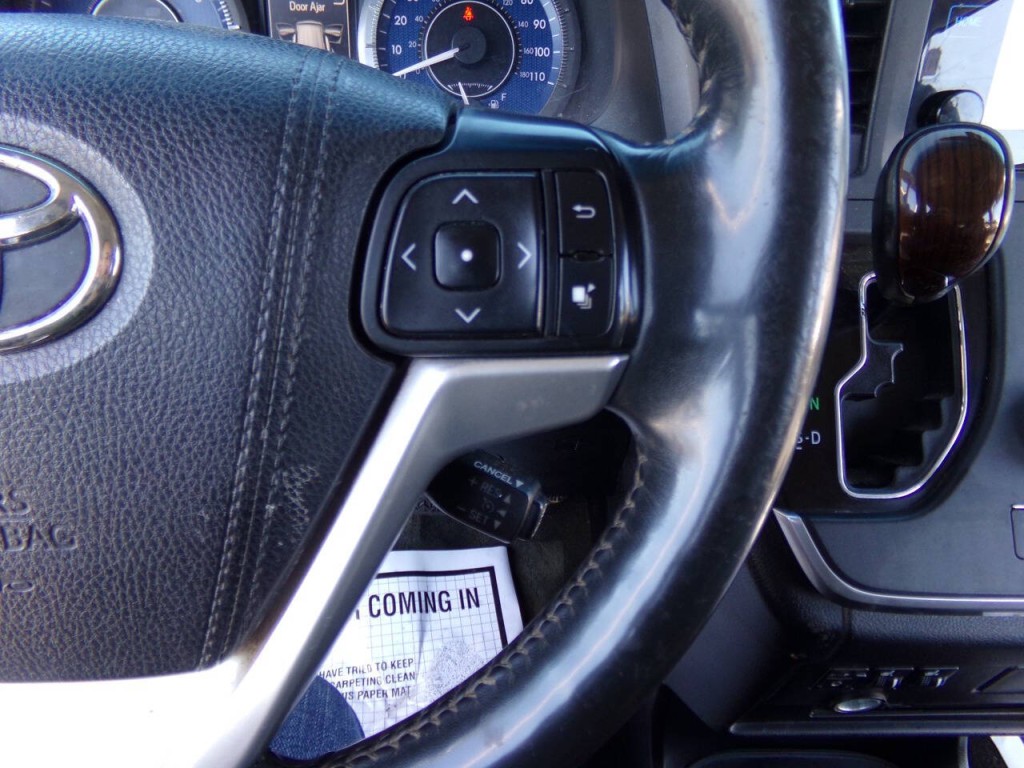 2015 Toyota Sienna Image 38