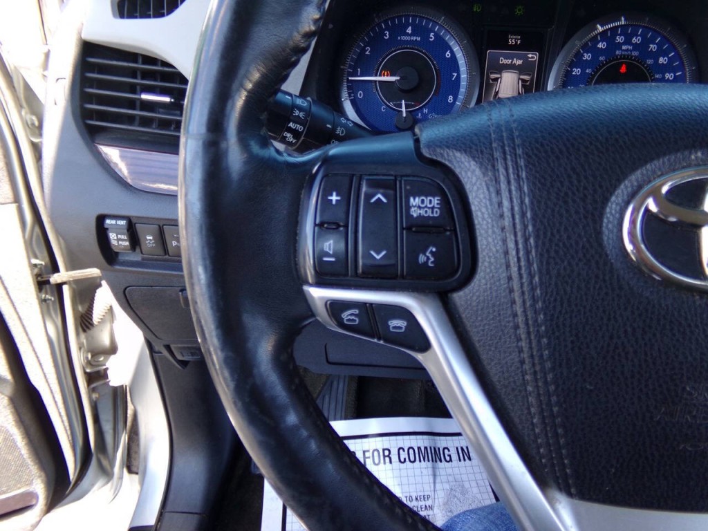 2015 Toyota Sienna Image 39