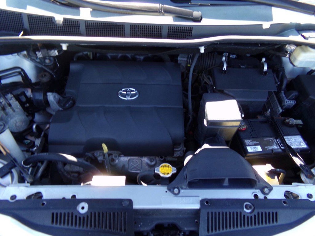 2015 Toyota Sienna Image 42
