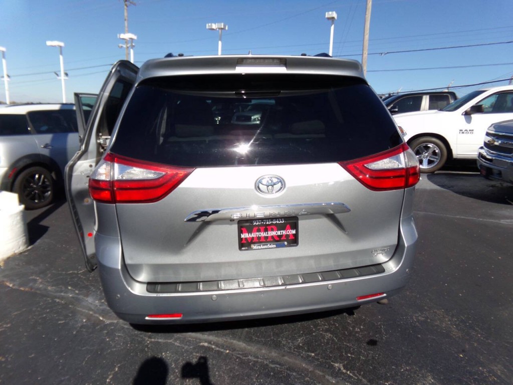 2015 Toyota Sienna Image 48
