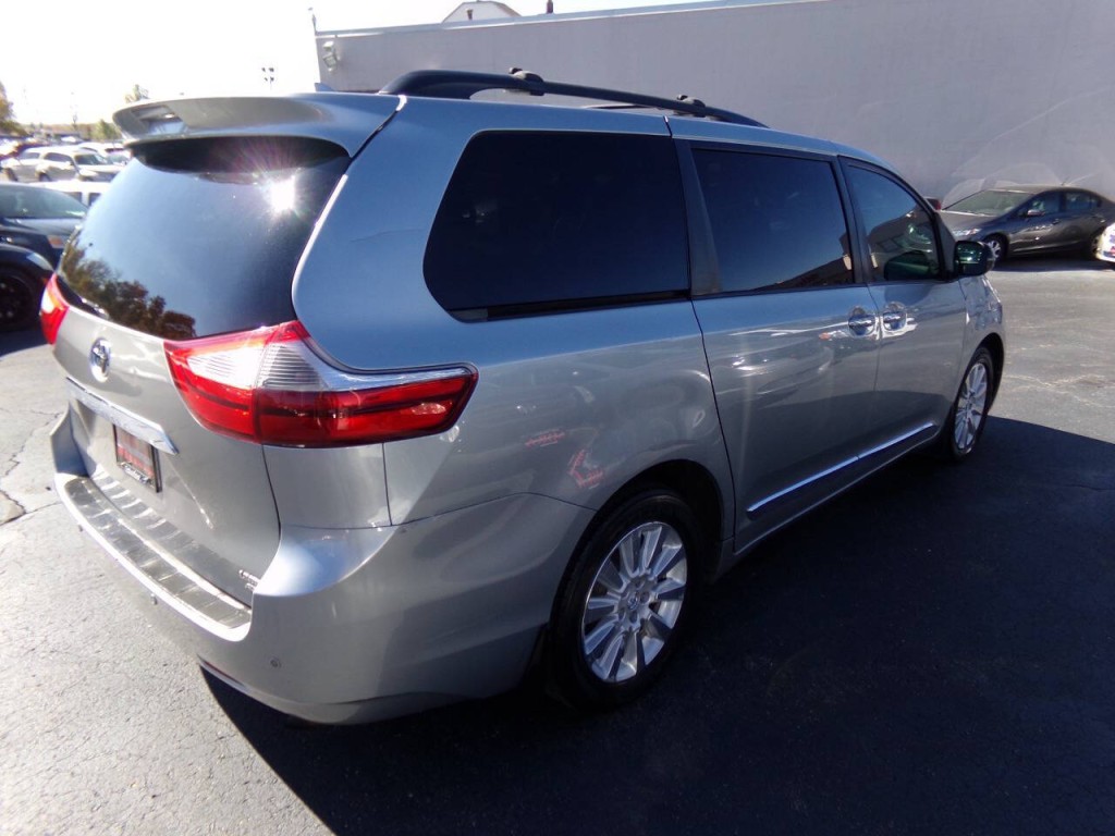 2015 Toyota Sienna Image 51