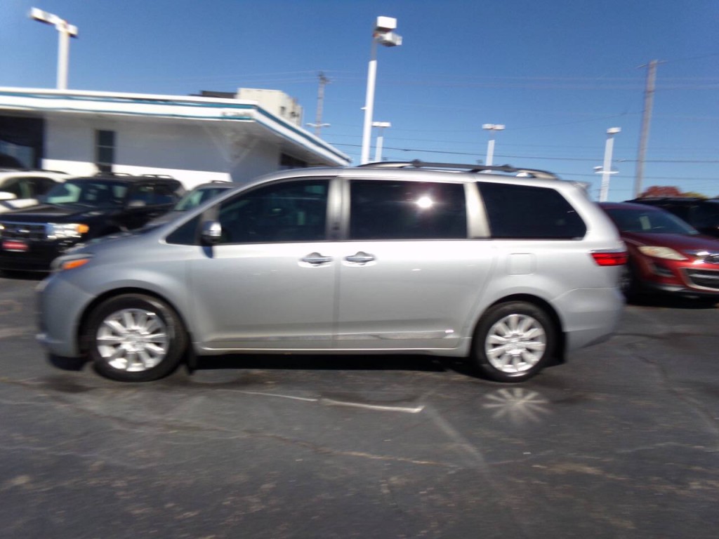 2015 Toyota Sienna Image 54