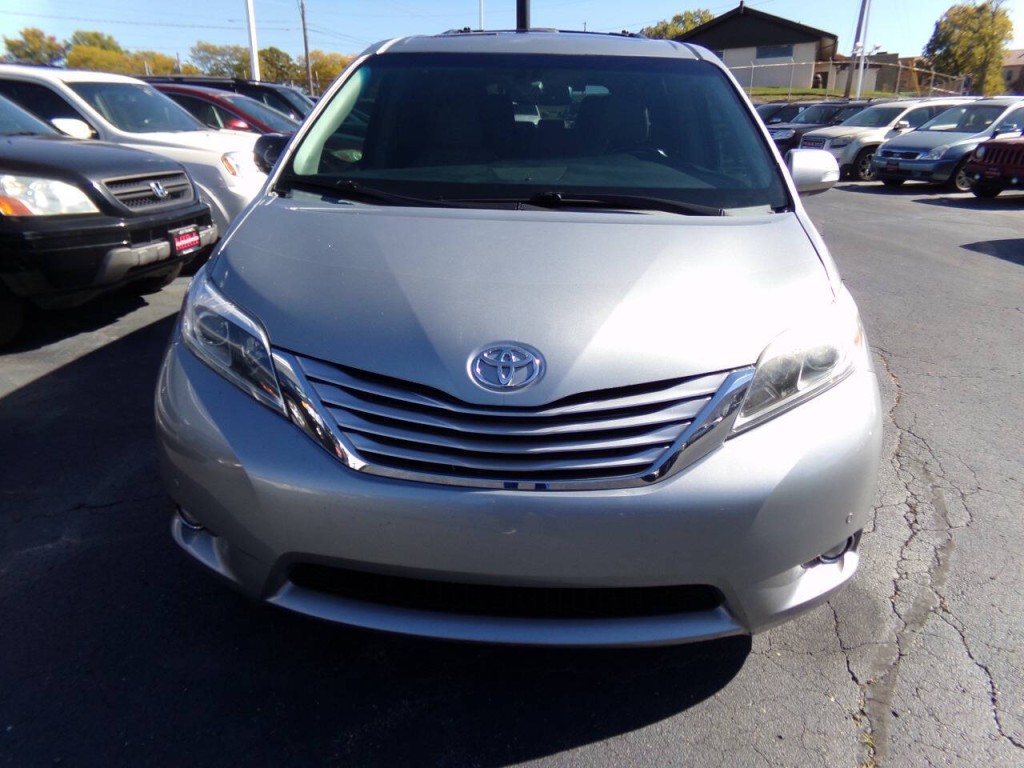 2015 Toyota Sienna Image 56