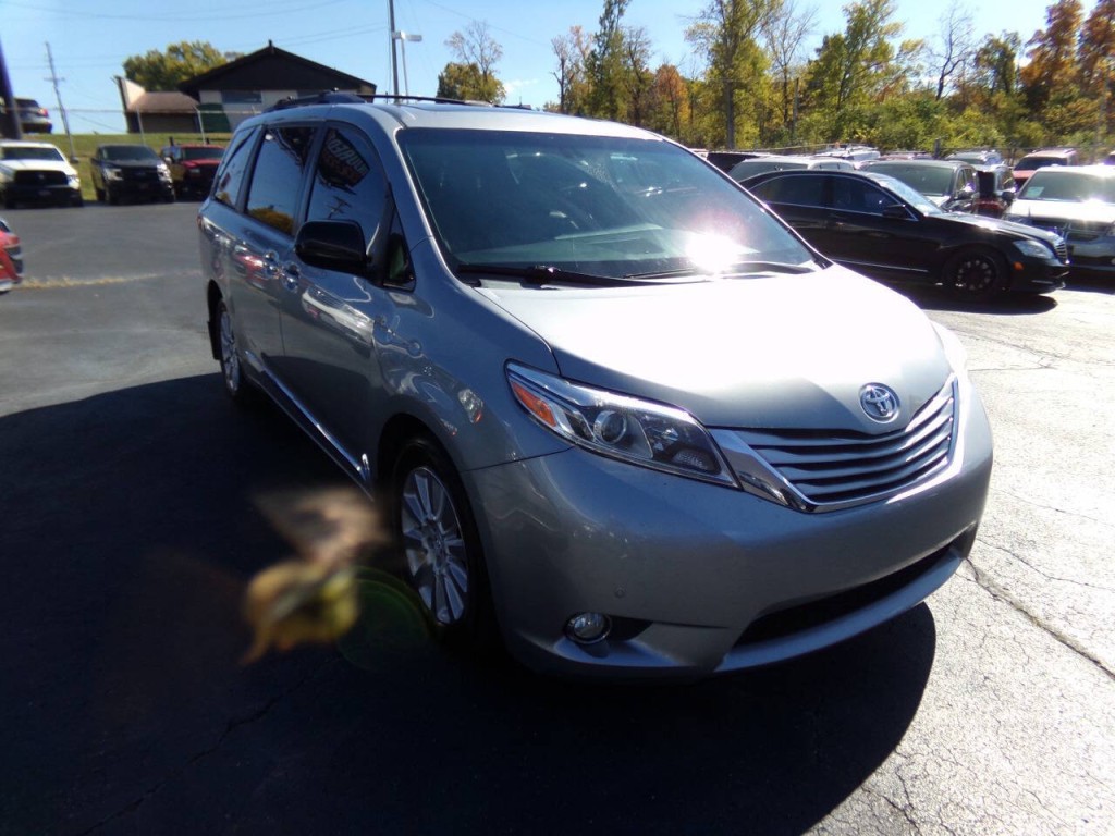 2015 Toyota Sienna Image 57