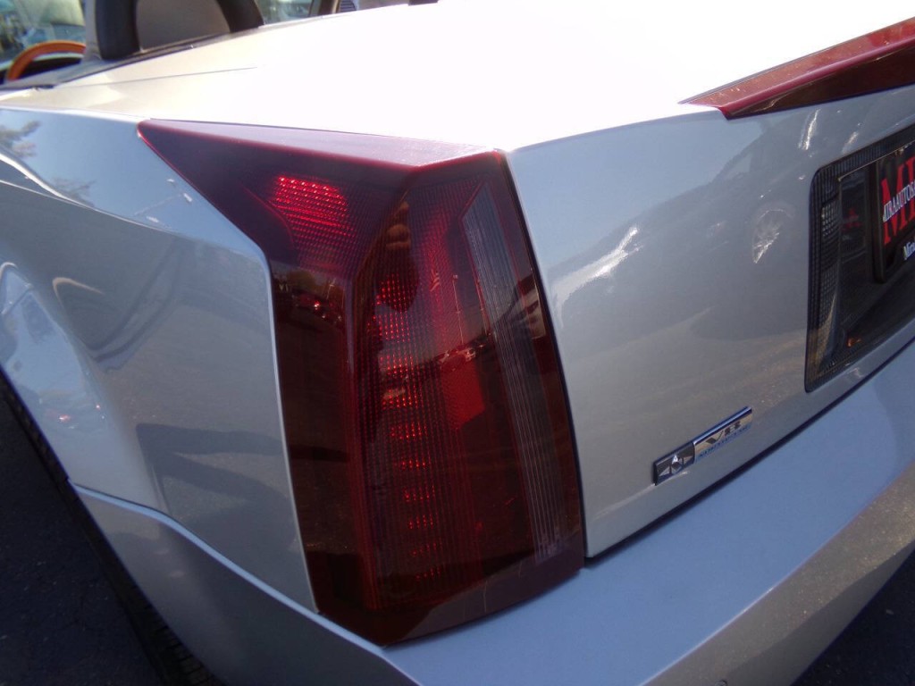 2006 Cadillac XLR Image 12