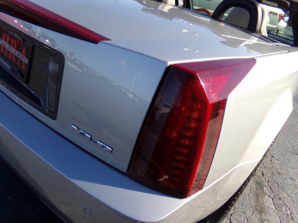 2006 Cadillac XLR Image 13