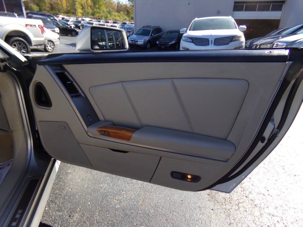 2006 Cadillac XLR Image 16