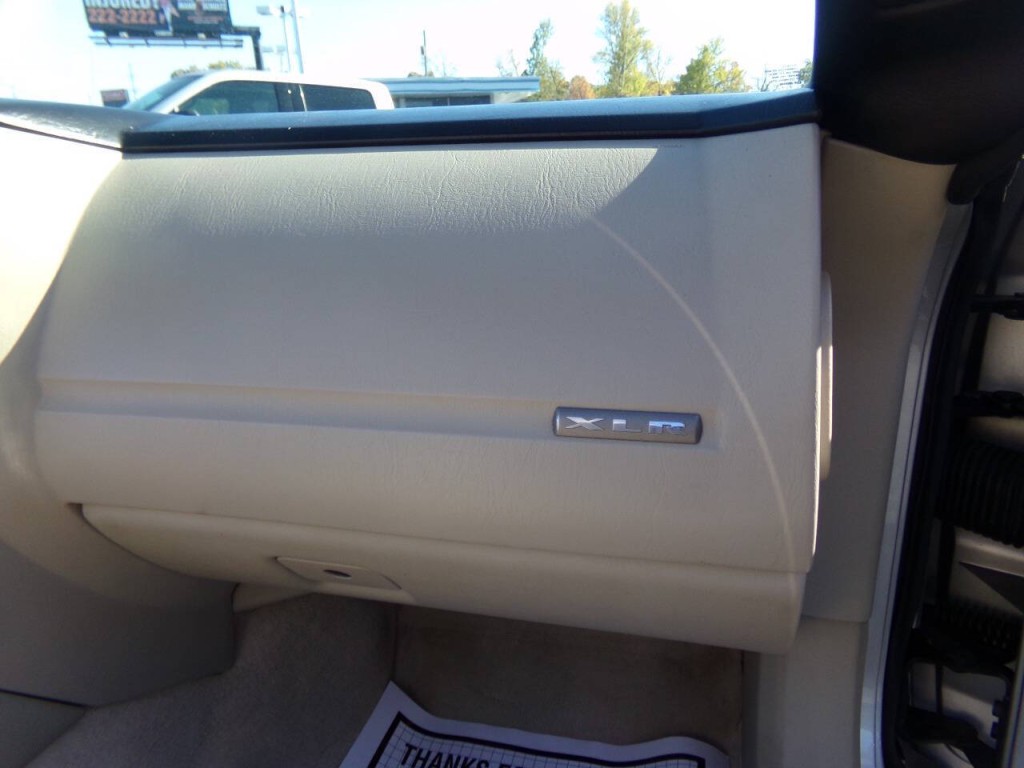 2006 Cadillac XLR Image 17