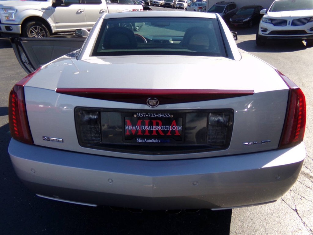 2006 Cadillac XLR Image 30