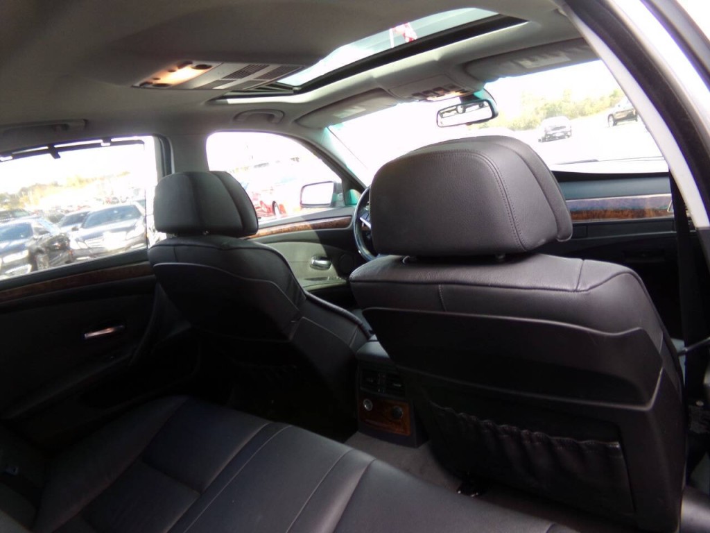 2009 BMW 5 Series Image 26