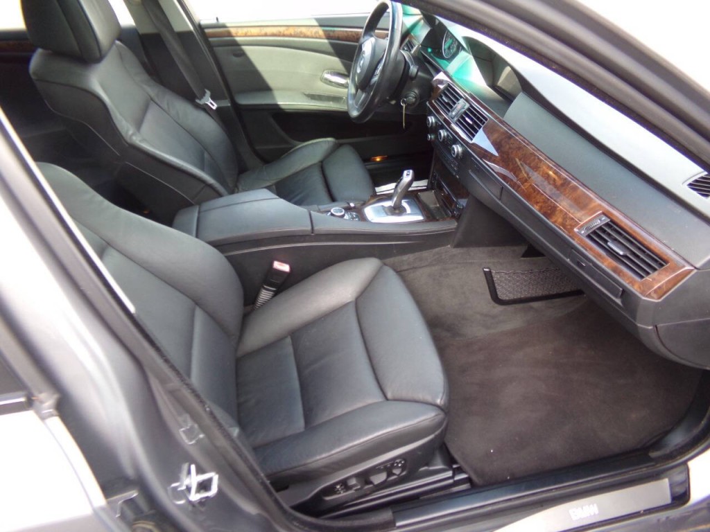 2009 BMW 5 Series Image 28