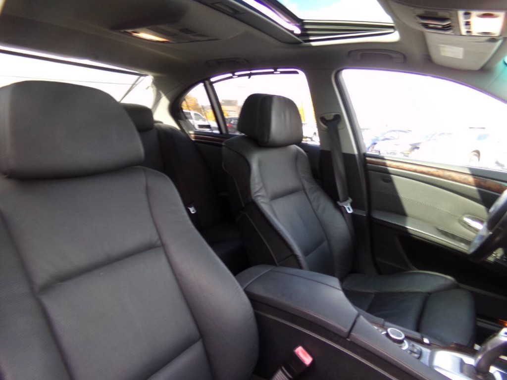 2009 BMW 5 Series Image 30