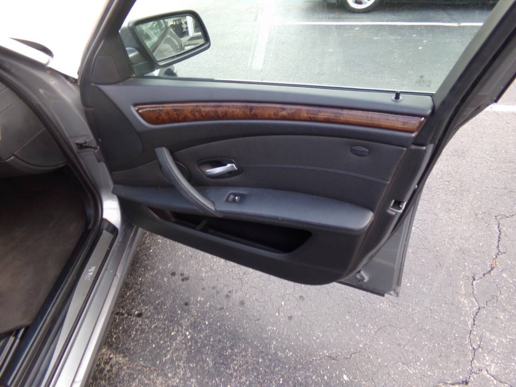 2009 BMW 5 Series Image 31