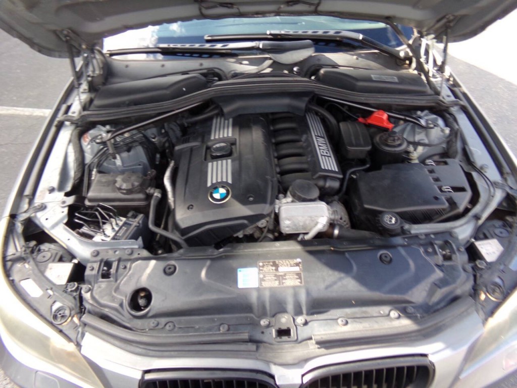 2009 BMW 5 Series Image 32