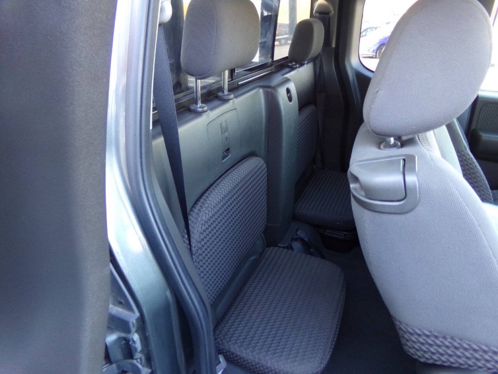 2008 Nissan Frontier Image 21