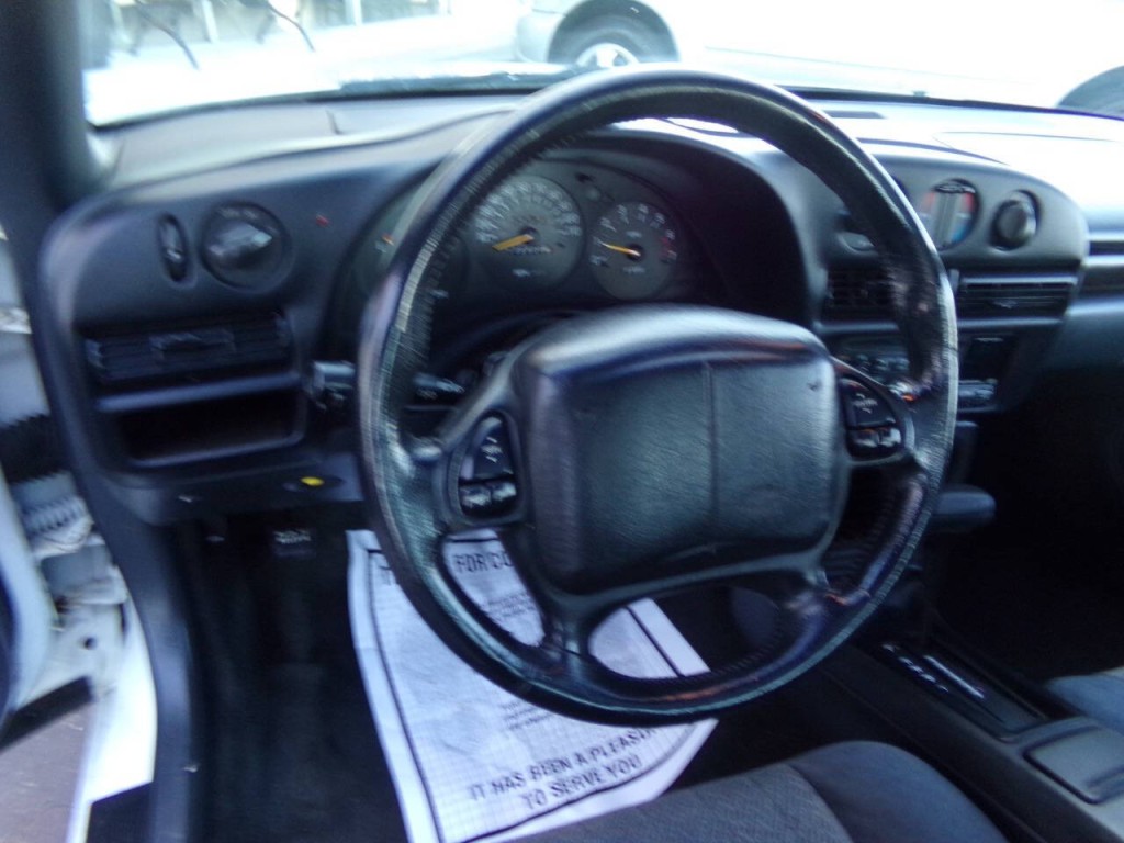 1998 Chevrolet Monte Carlo Image 12