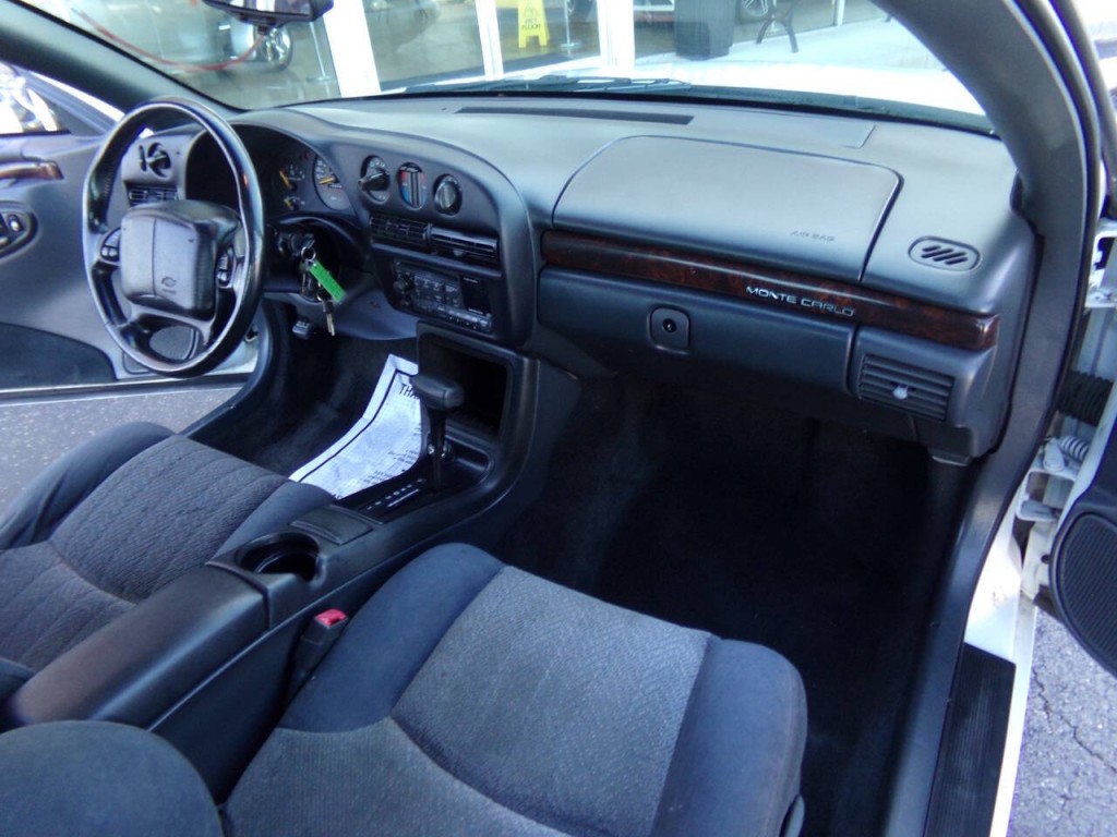 1998 Chevrolet Monte Carlo Image 18